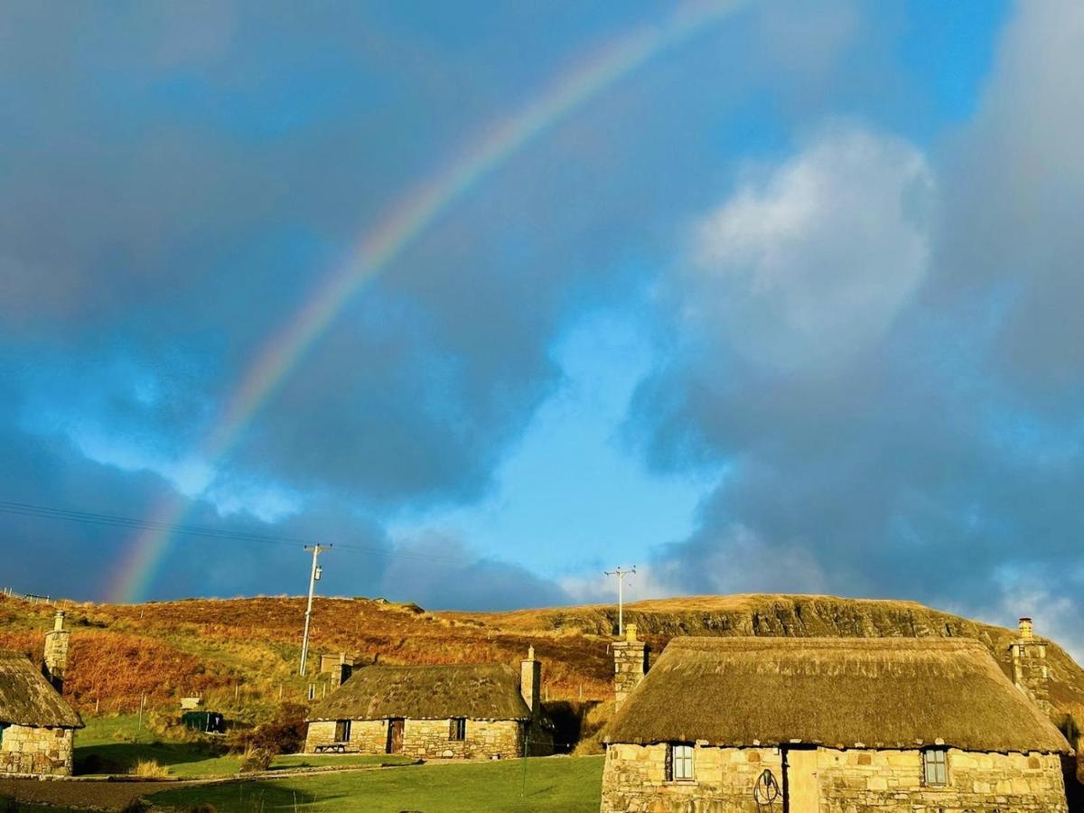 Tigh Mairi At Mary'S Thatched Cottages Elgol エクステリア 写真