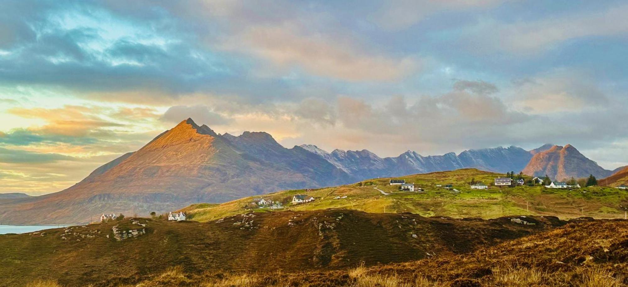 Tigh Mairi At Mary'S Thatched Cottages Elgol エクステリア 写真